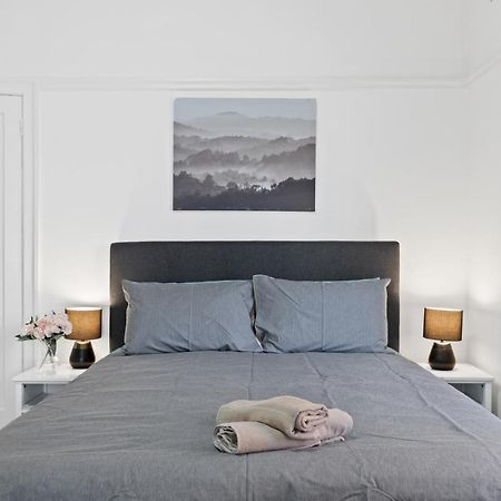 Burwood City Newly Renovated 2 Bed 2 Bath Free Private Parking Big Apt Sydney Exteriör bild