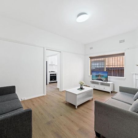 Burwood City Newly Renovated 2 Bed 2 Bath Free Private Parking Big Apt Sydney Exteriör bild