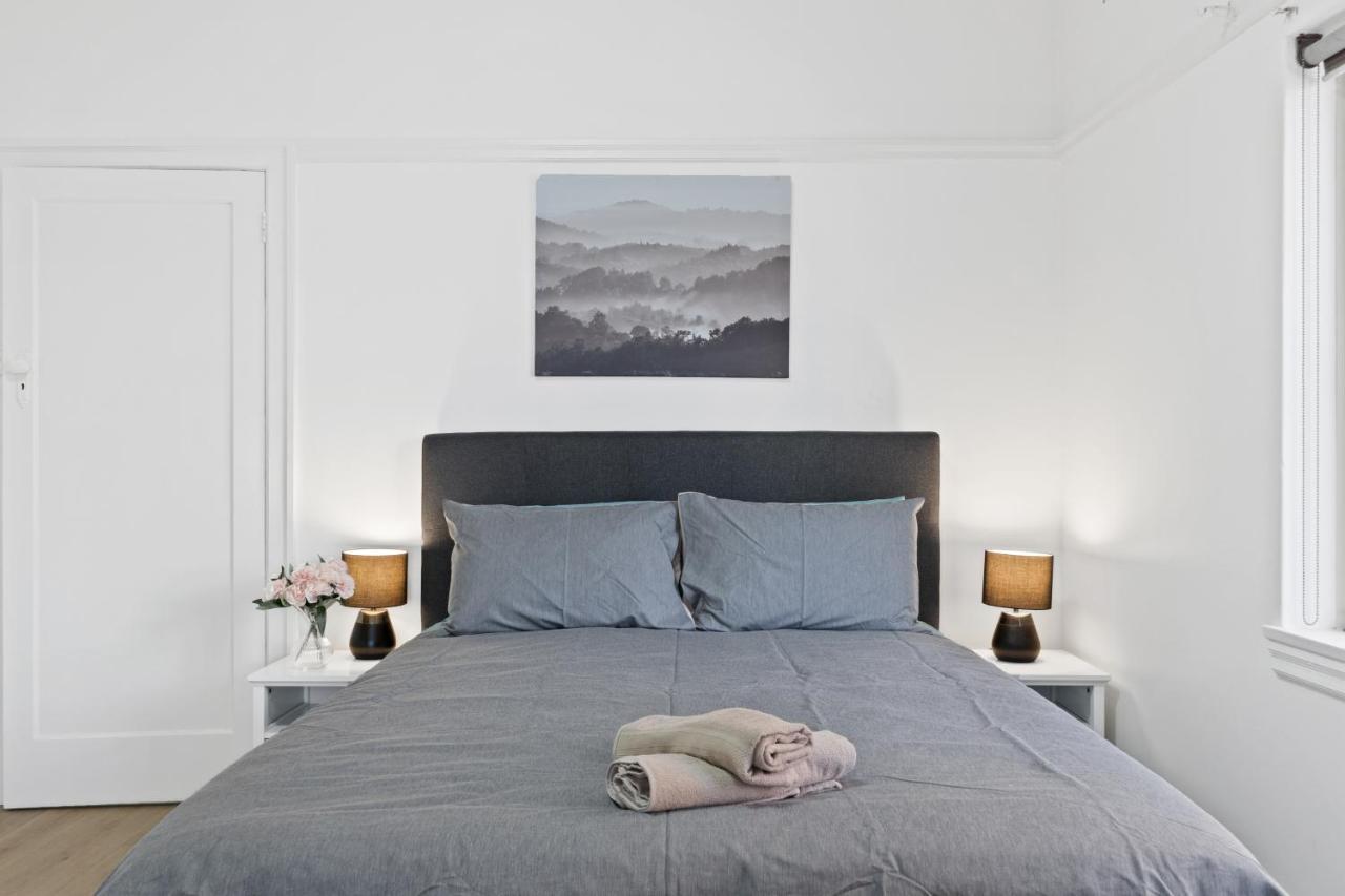 Burwood City Newly Renovated 2 Bed 2 Bath Free Private Parking Big Apt Sydney Exteriör bild