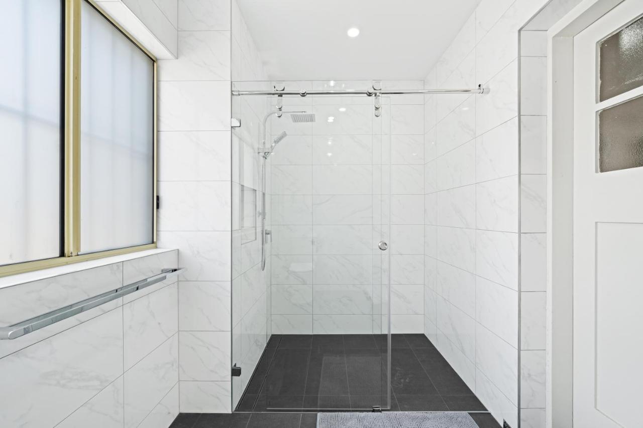 Burwood City Newly Renovated 2 Bed 2 Bath Free Private Parking Big Apt Sydney Exteriör bild